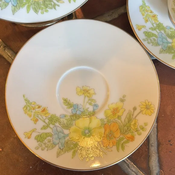 Ekco Cups and Saucers Spring Bouquet Pattern - Picture 5 of 14